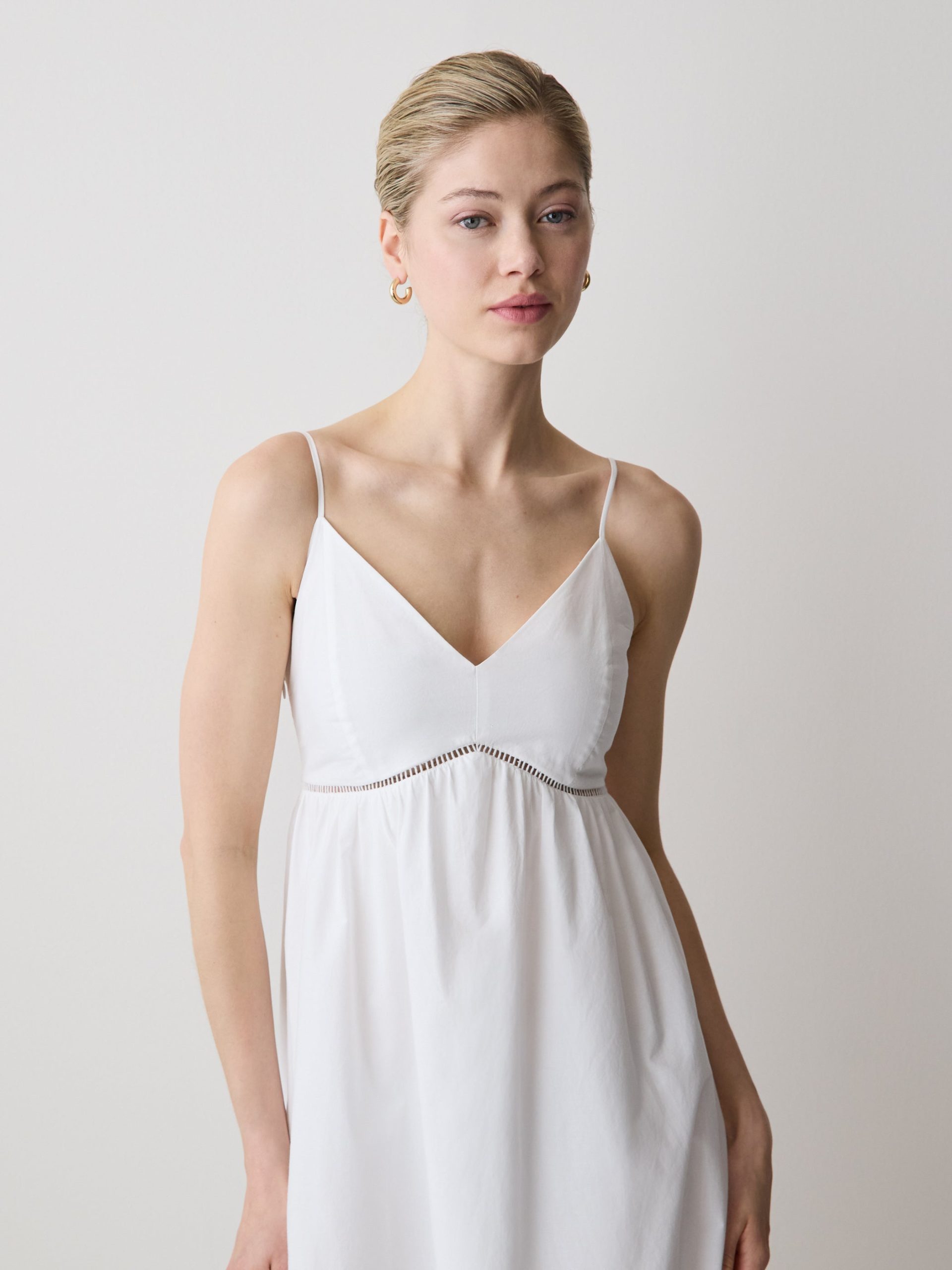 Snow White Sleeveless Sweetheart Maxi Dress with Eyelets - Image 2