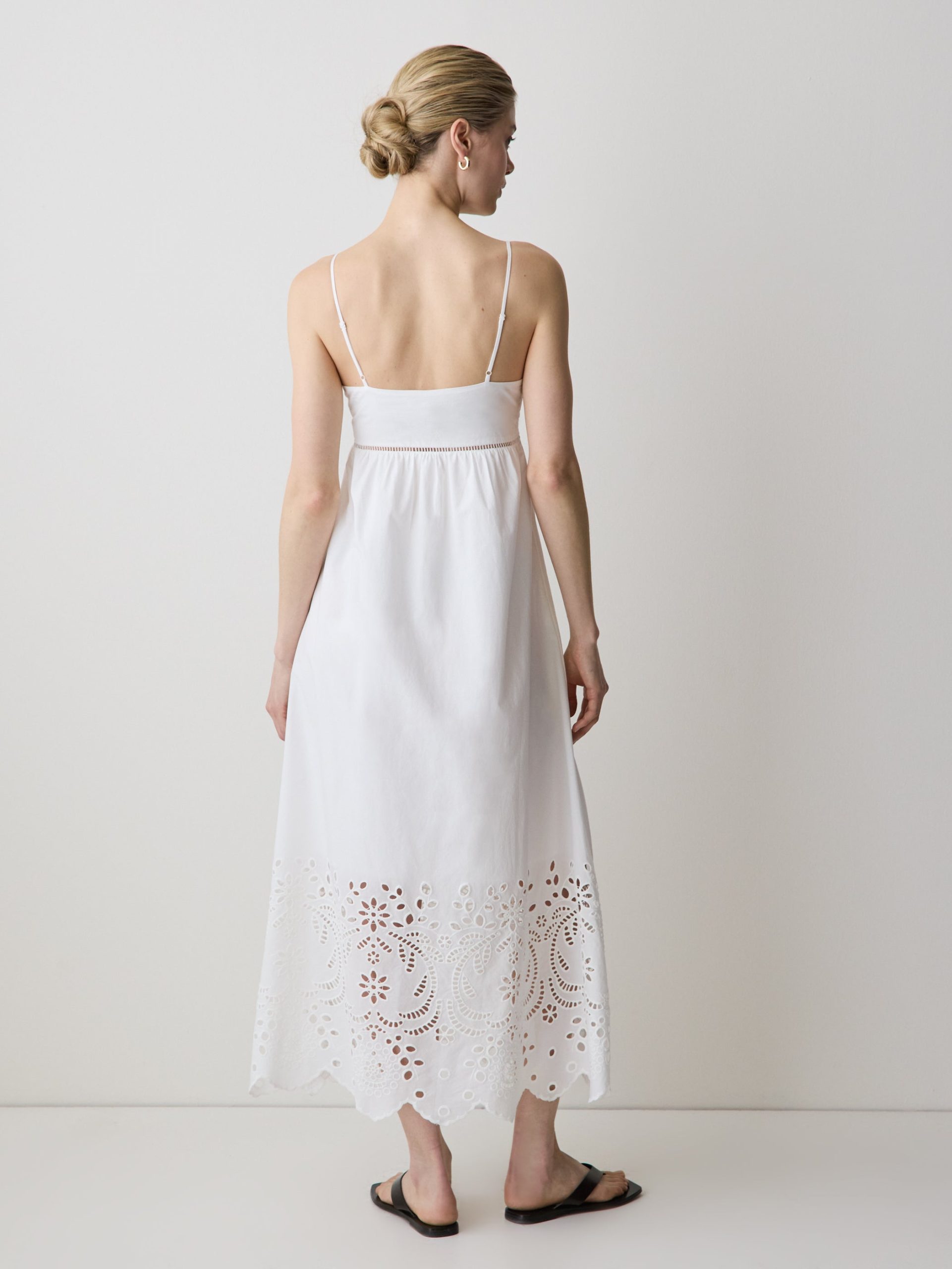 Snow White Sleeveless Sweetheart Maxi Dress with Eyelets - Image 3